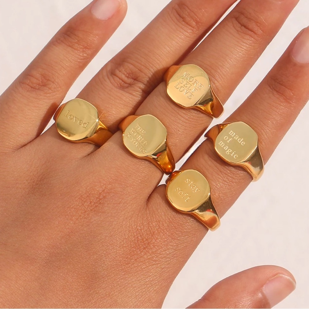 NEW 18K GOLD ENGRAVED LETTERS SQUARE RING, CUTE RING, SHINY RING. - Picture 2 of 5